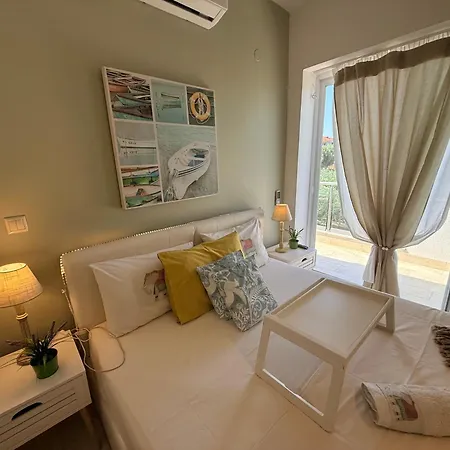 Evita , Penthouse, 53m2 ,athytos , Astonishing Sea View Casa vacanze *